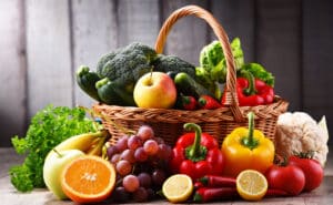 Las verduras contienen principalmente vitaminas, agua, fibra y minerales. 